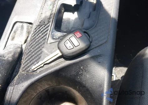 2015 Toyota Rav4 Le z USA, uszkodzony, nr VIN JTMZFREV8FD080308